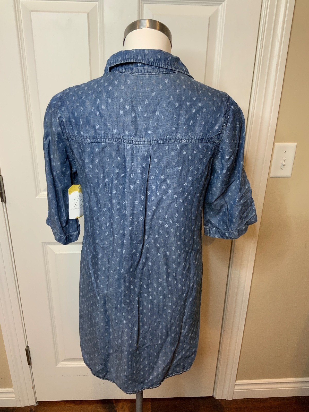 Cloth & Stone Medium Wash Chambray Denim Collared Patterned Shift Dress, Size XS
