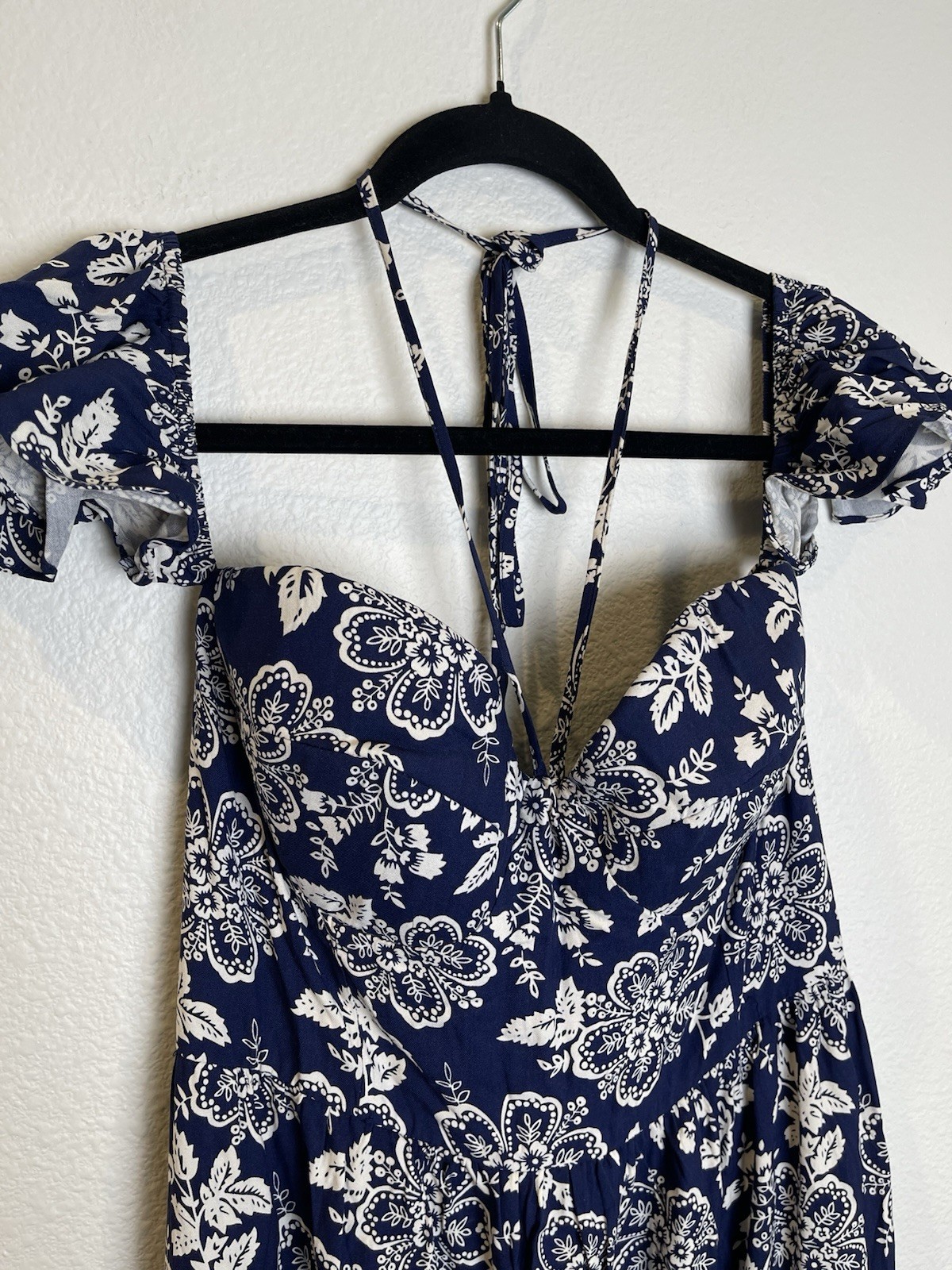 NWT Vici Acacia Floral Off The Shoulder Halter Maxi Dress Size Large Blue White