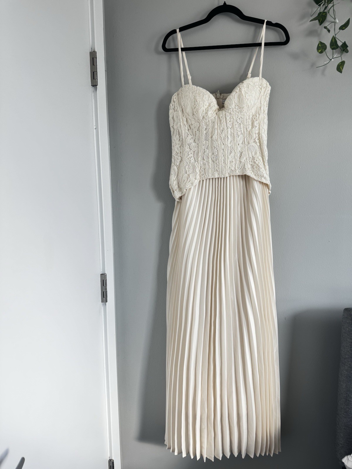 Fashion Nova Ivory Solid Lace Sweetheart Spaghetti Strap Pleated Zip Midi S