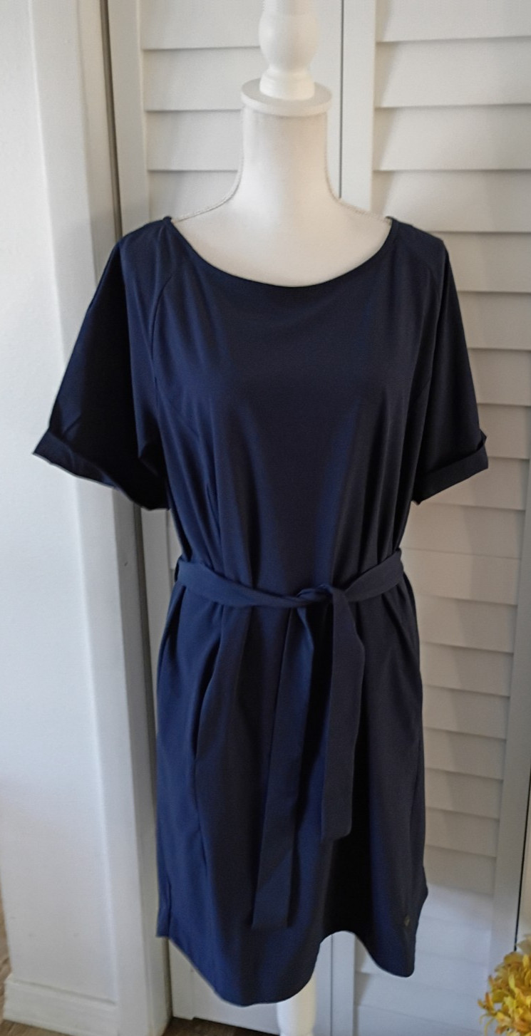 HH Helly Hansen Thalia Light Weight Wicking Stretch Navy Dress Swim Cover M