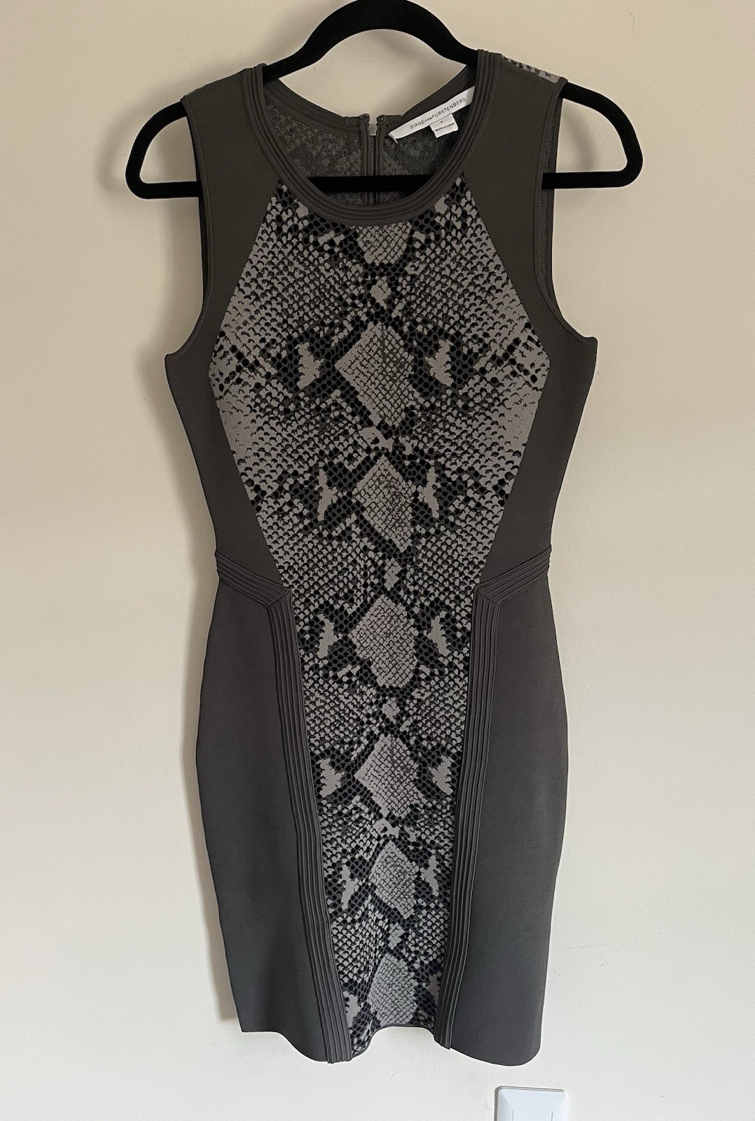 Diane Von Furstenberg Franca Midi Bodycon Gray Snake Print Dress Sz Small GUC