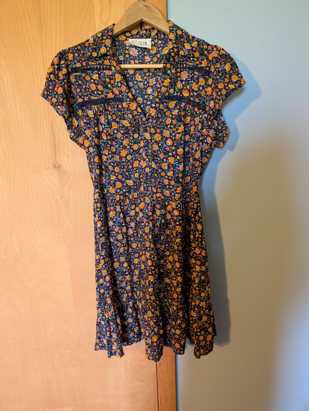Just Found Floral Dress MultiColor Cap Sleeves Ruffle Hem V-Neck Size M