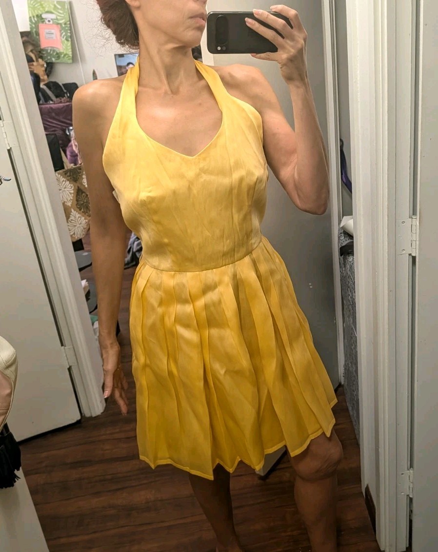saks fifth avenue sz 10 Siri 100% silk Butter yellow halter knee length dress