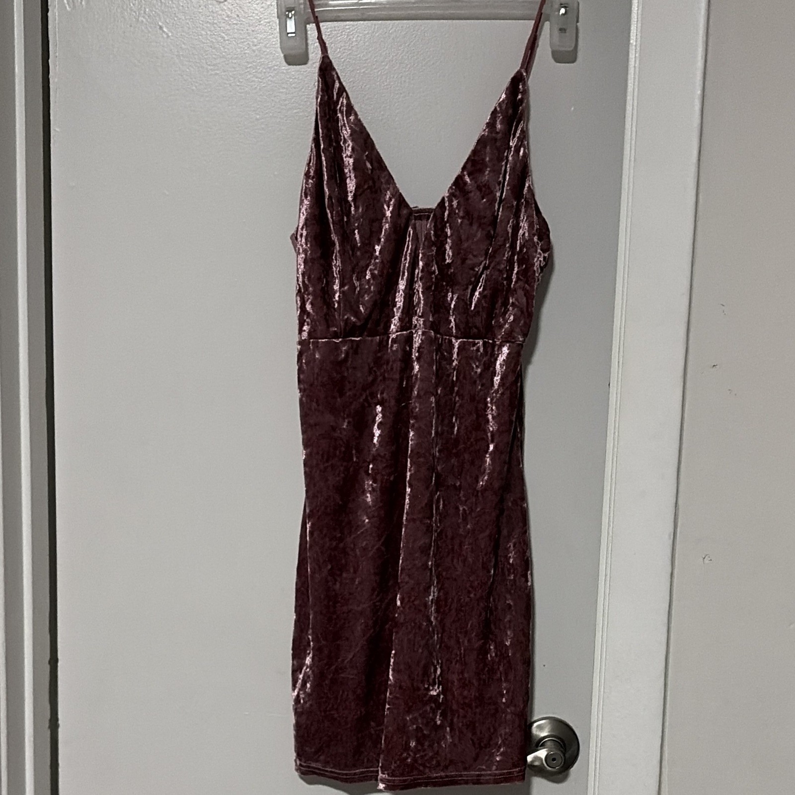 Lush Burgundy Solid Velvet V-Neck Sleeveless Strappy Slip Short Dress M