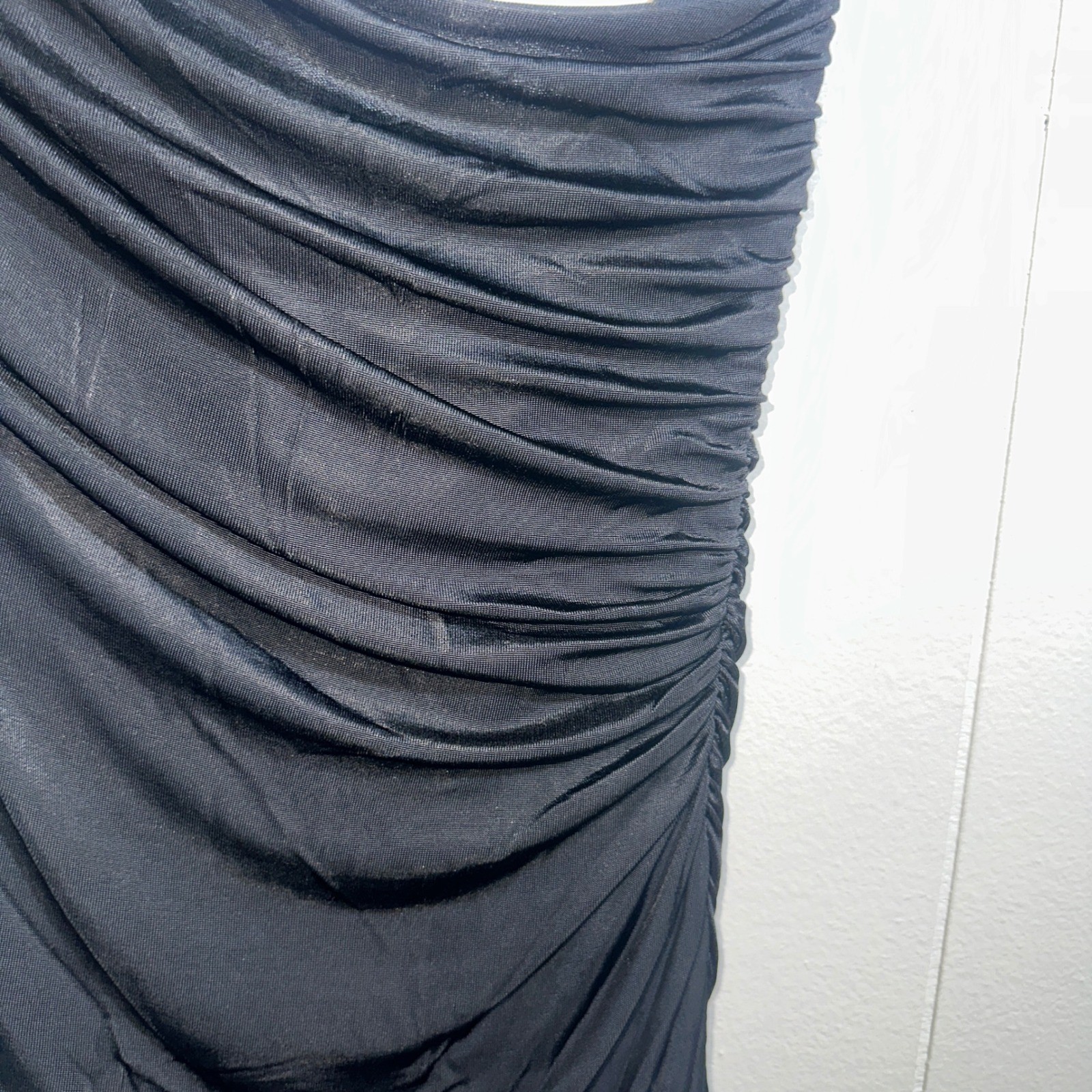 Tom Ford Black Ruched One Shoulder Sequin Strap Evening Gown ABJ855 Size 42 IT