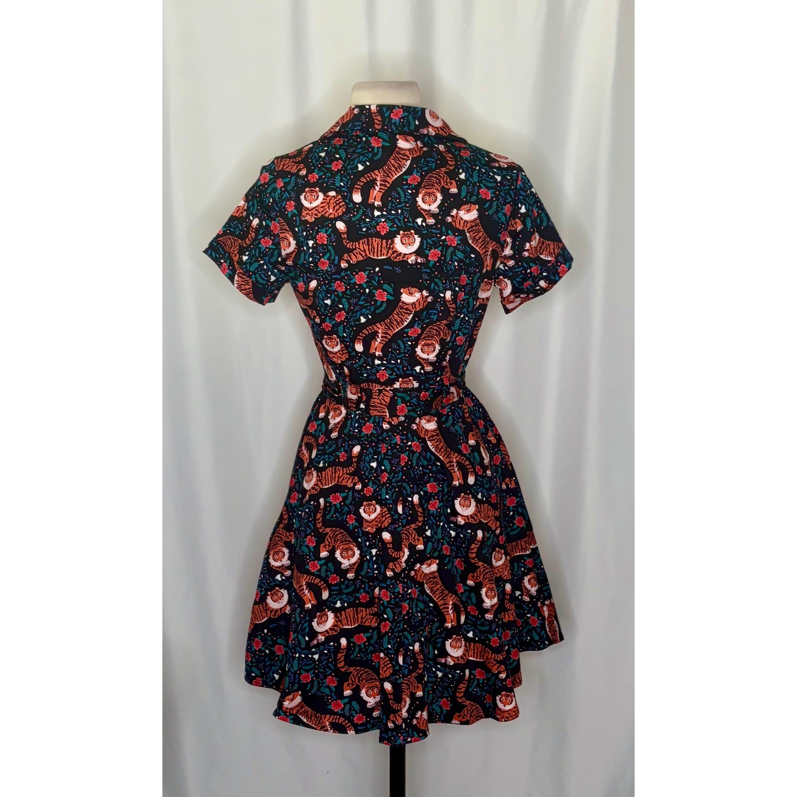 EVA ROSE Tiger Flower Field Knee Length Shirt Dress Shirtdress Tie Waist Small