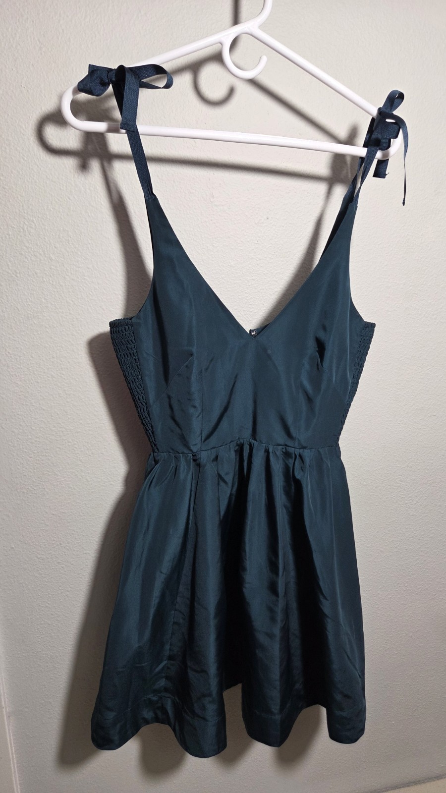Old Navy Women’s Deep GREEN XS V-Neck Sleeveless Taffeta A-Line Dress Smocked
