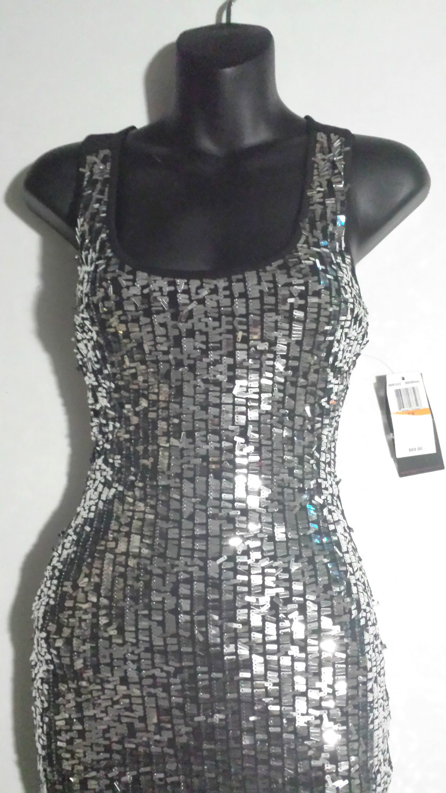 BODYCONDRESS FROM MACY’S. BLACK & SILVER SEQUIN FOR CLUB PARTY COCKTAIL Sz. 7/8