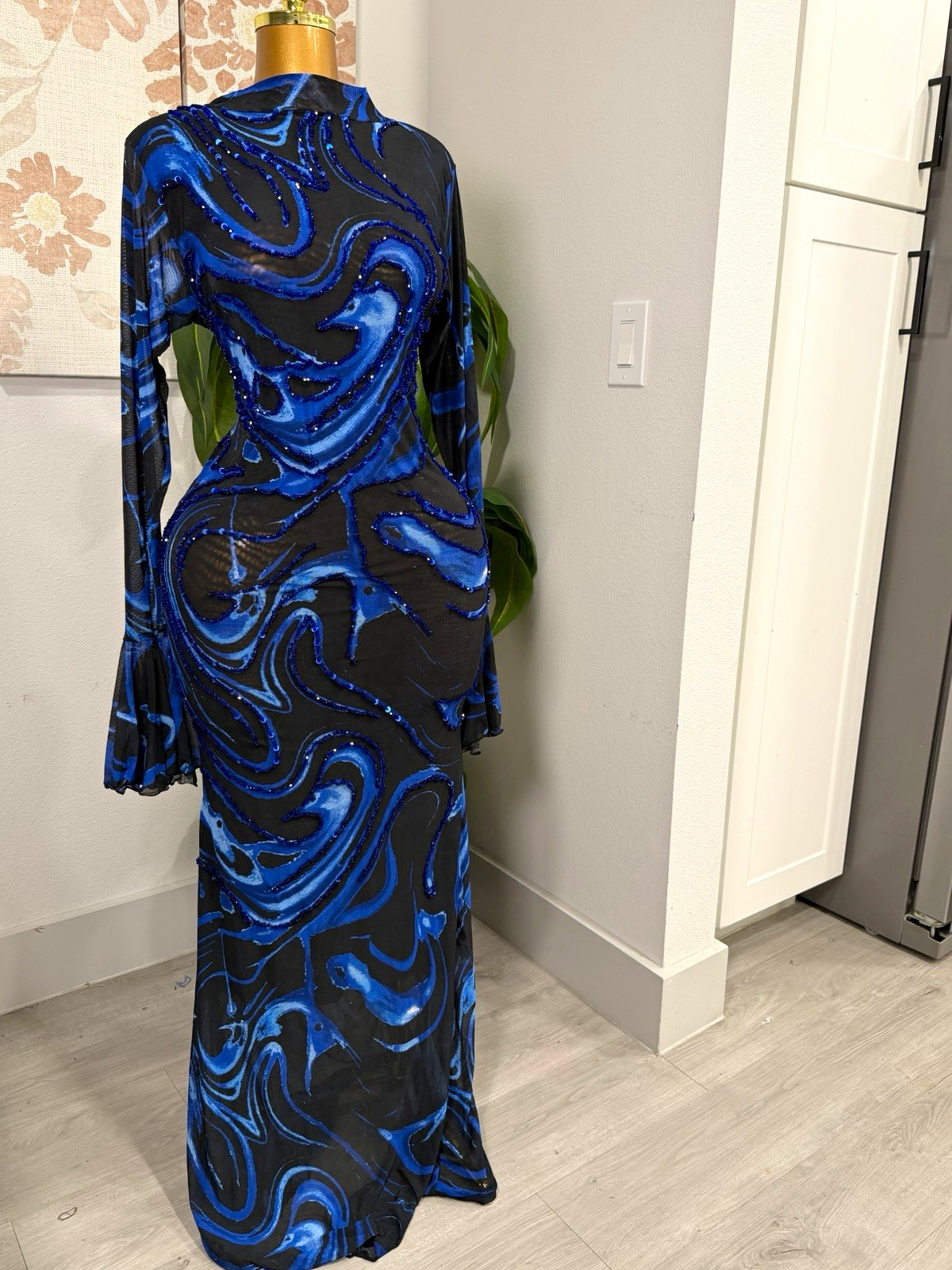 Women’s Blue/Black Abstract Sequin Knit Stretch High Neck Bell Sleeve Maxi M