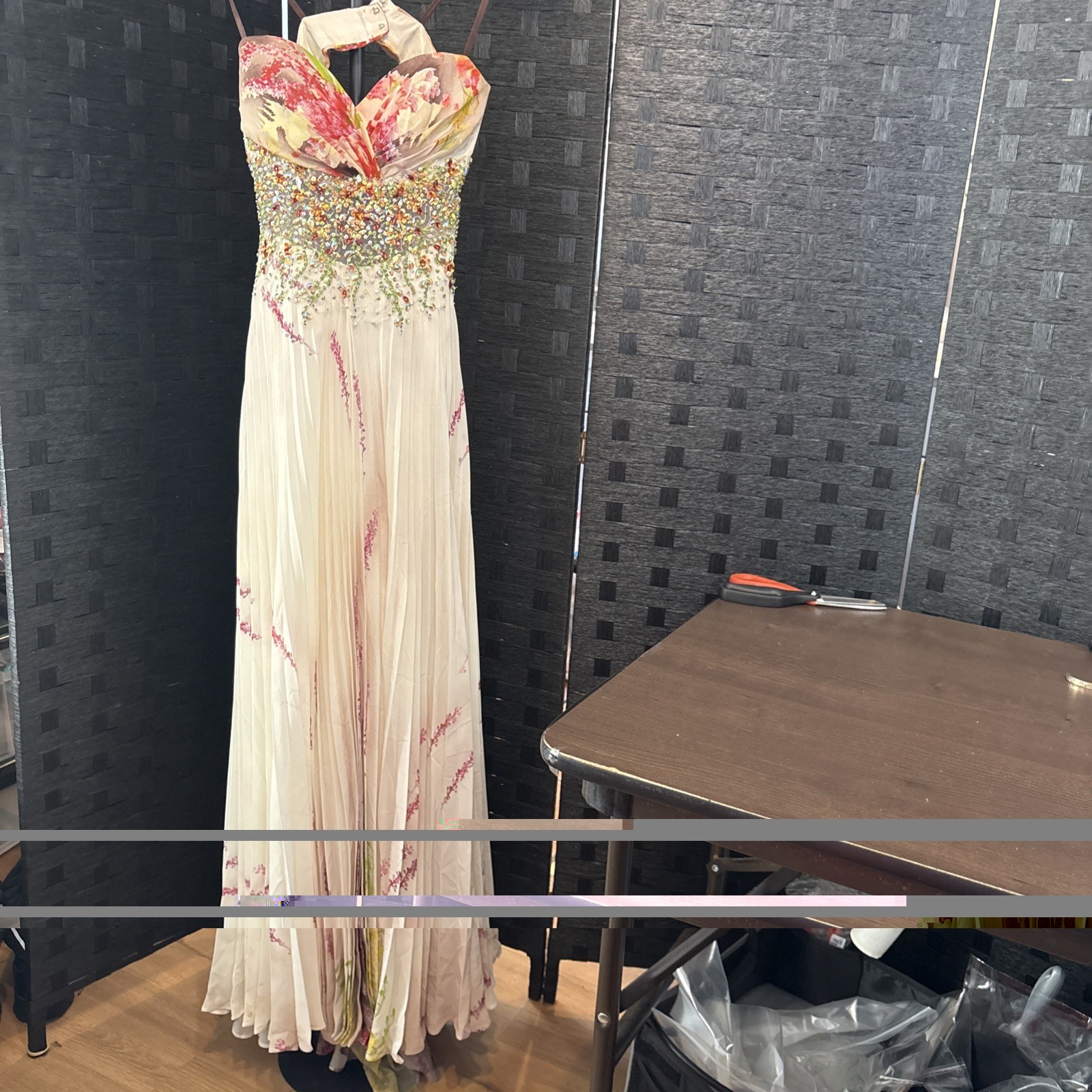Dave & Johnnys Women’s Dress XS Floral Bejeweled Embroidered Sleeveless Lined