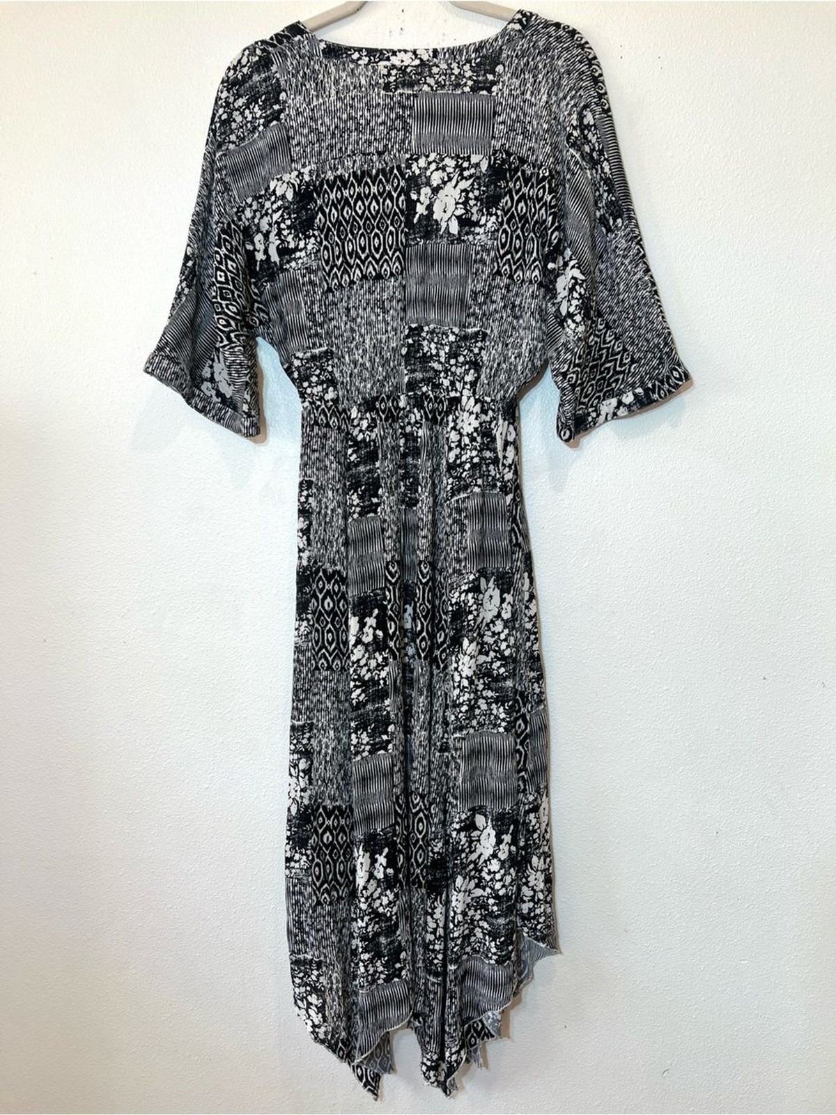En Creme V-Neck Patchwork Print Asymmetrical Midi/Maxi Dress Size M