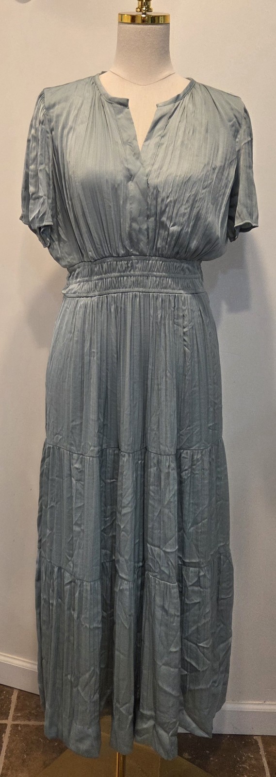 J By JOIE Women’s Sea Mist Short Sleeve Pleated V-Neck Tiered Maxi Dress Size L