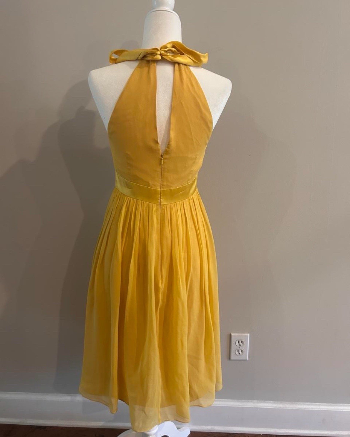 Donna Morgan Yellow Silk Chiffon Halter Pleated Knee Length Dress Size 2
