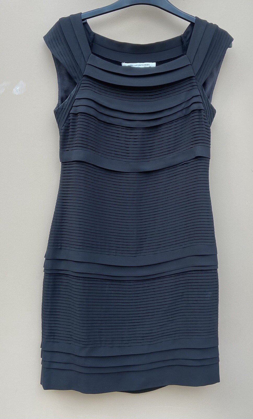 Diane Von Furstenberg Dress Size 0 Chest 35” 100% Silk Black Layered No Stretch