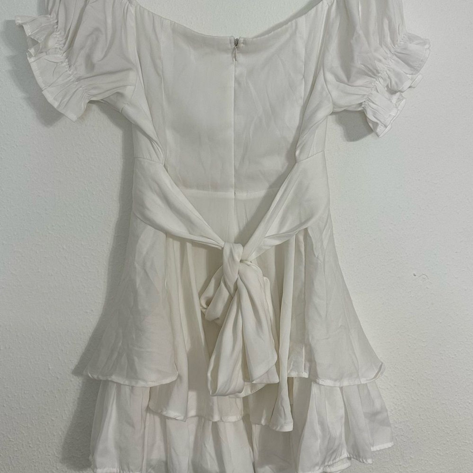 NWT Mi Ami Francesca’s White Satin Tiered Puff Sleeve Dress/Romper