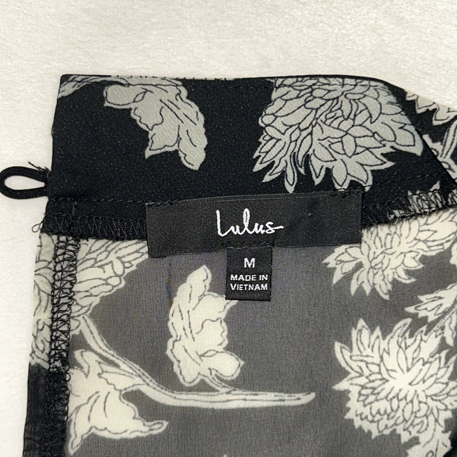 Lulus Black & White Floral Chiffon Mock Neck Flutter Sleeve Midi Dress M (156)