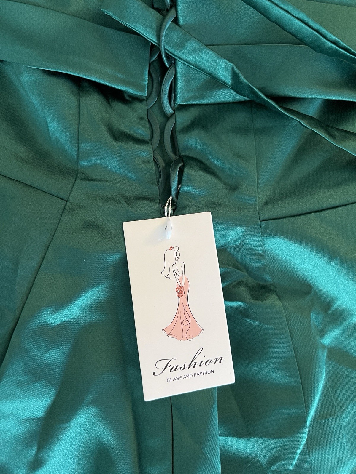 Emerald Green Off-the-Shoulder Satin Cocktail Dress Size 0 prom, wedding guest