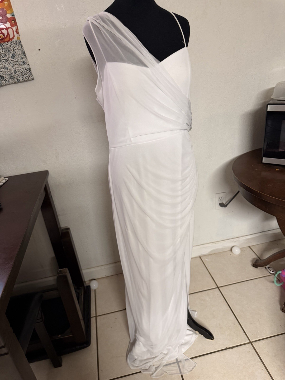 Women’s Elegant White Slim One Shoulder Wedding Dress