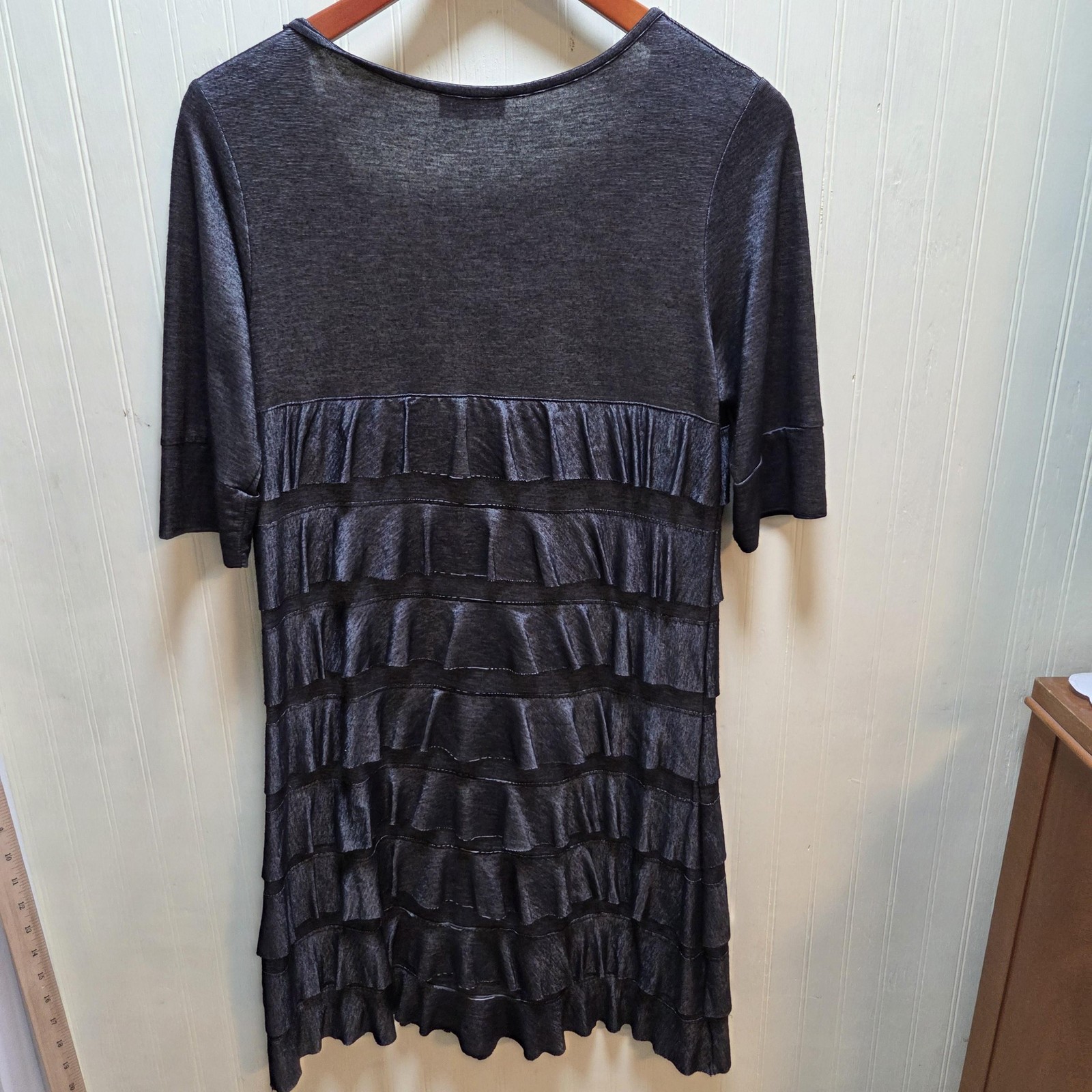 Isle Apparel Dress Womens Medium Gray Ruffle Tiered Half Sleeve Short Jersey