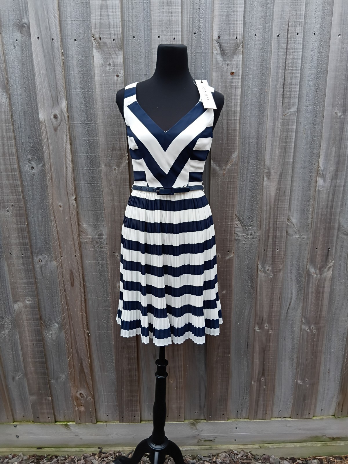 Review La Rue Dress – Navy/Cream – Size 6 – BNWT – RRP $269.99