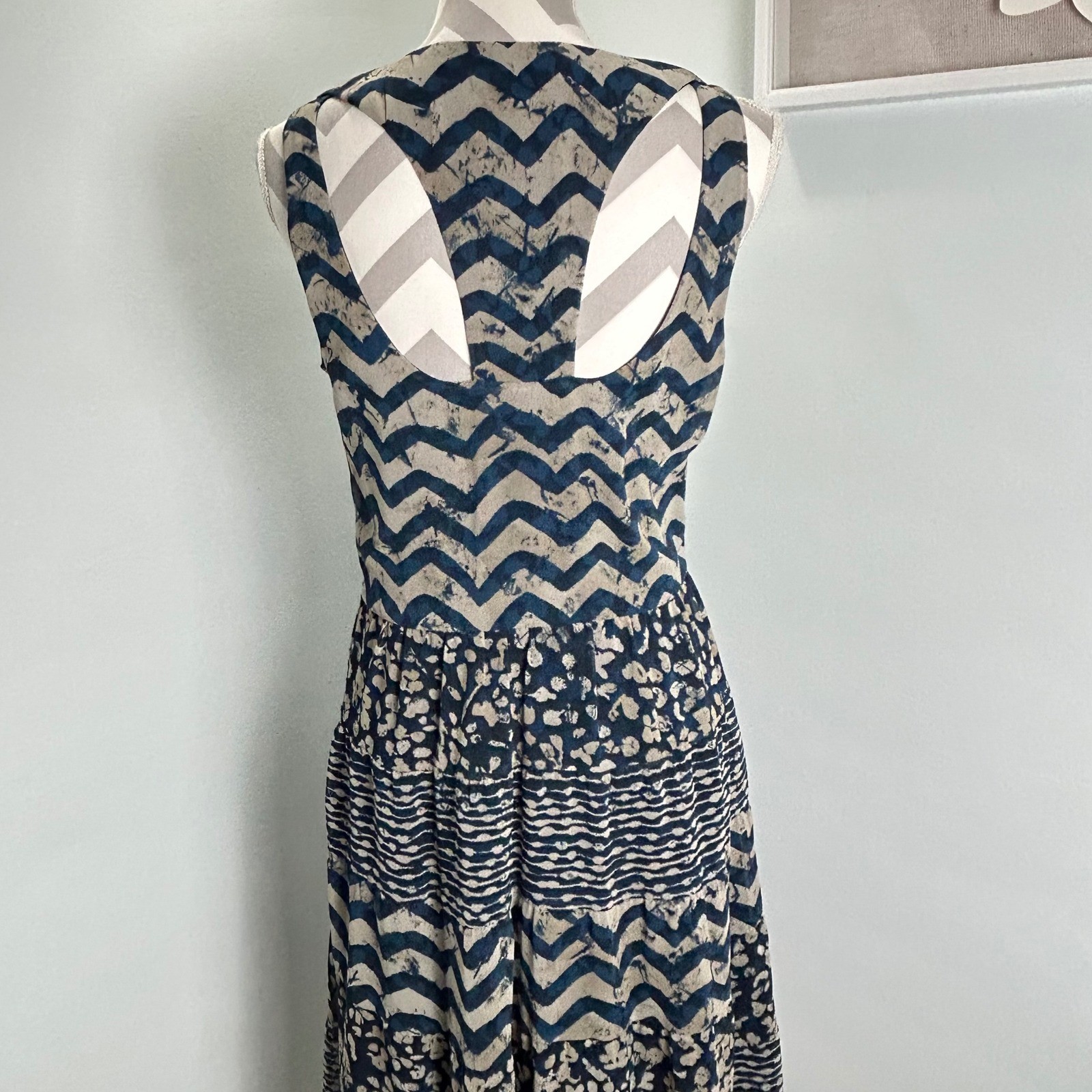 Betsey Johnson Chiffon Navy Teal Tan Womens Dress Sleeveless Chevron Knee Length