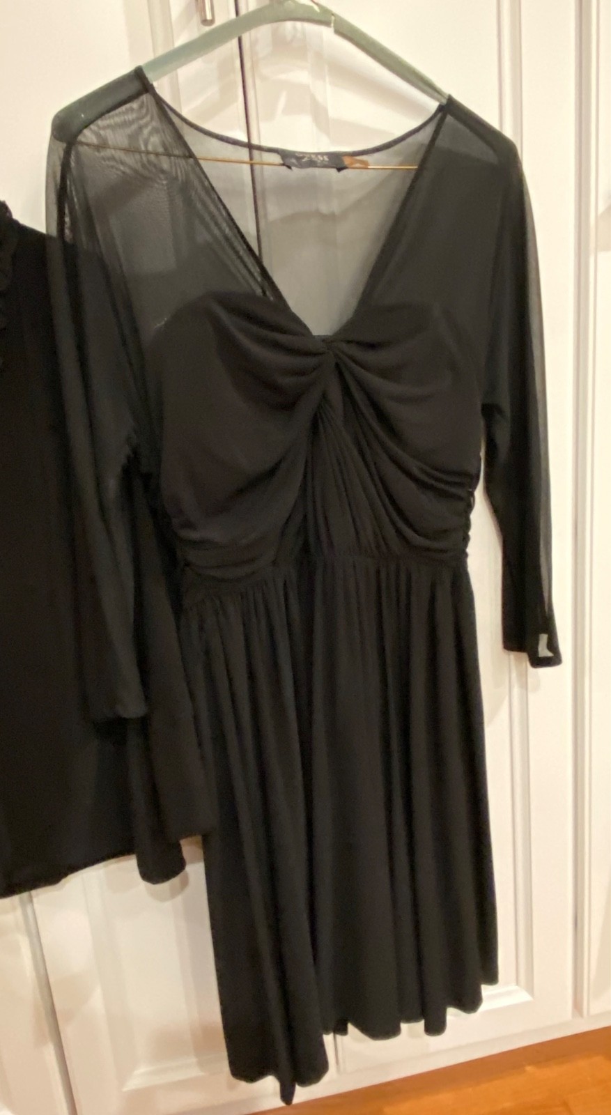 Guess black jersey dress w/ sweetheart neckline & sheer black sleeves – size 12