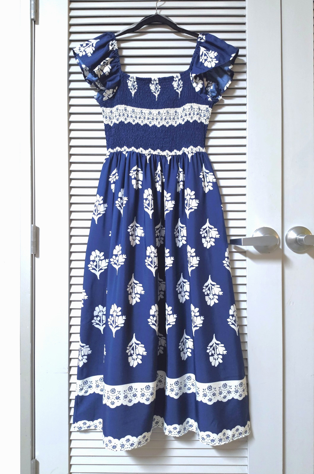 navy blue white floral smocking elastic body ruffle slev long maxi dress S