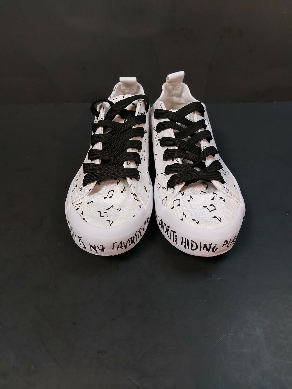Hot Topic music note Shoes size 5 girls white black sneakers
