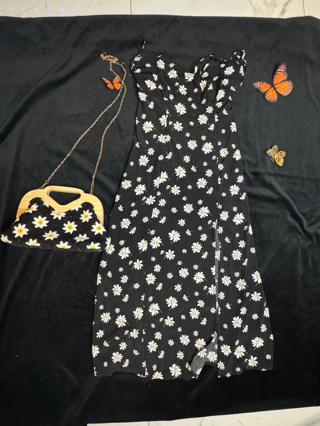 Black Daisy Print Spaghetti Strap Maxi Dress with Front Slit