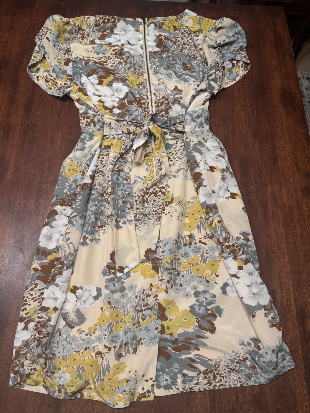 Darling Dress Adjustable Tie Waist Zippered Back V Neck Gorgeous Floral Size L
