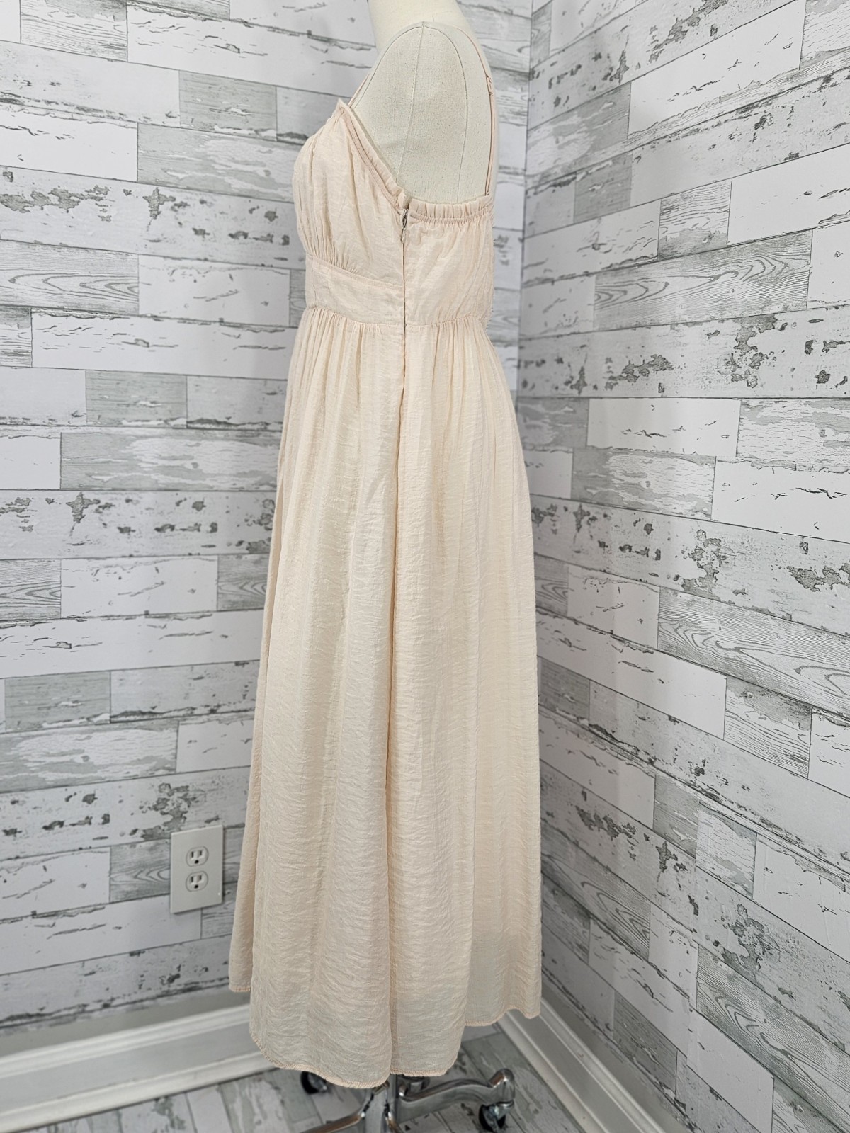 H & M Womens 12 Sleeveless Ruffle Midi Dress Gathered Waist Cream Peach