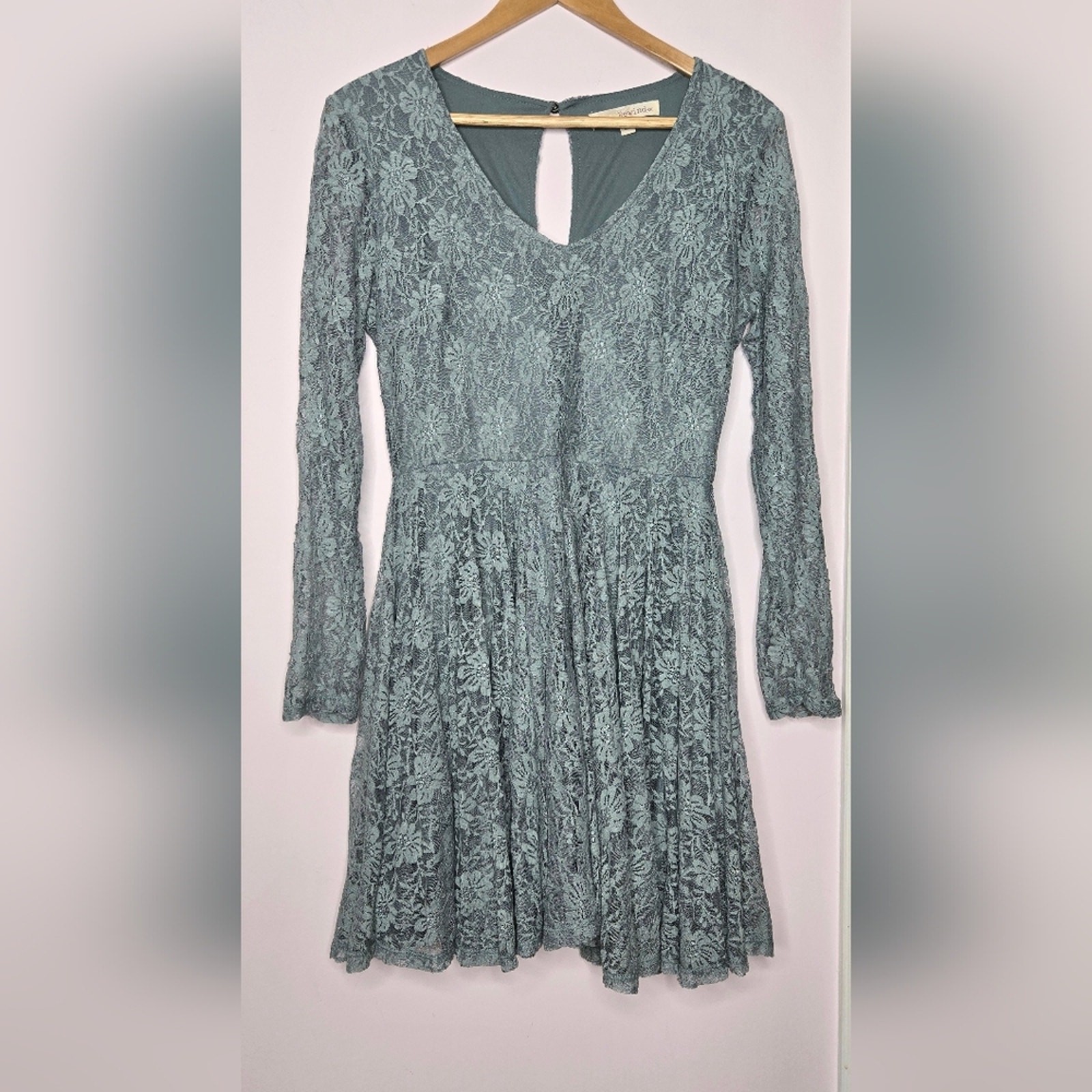 REWIND Women’s Sage Green Longsleeve Lace Dress Keyhole Button Back Size Small