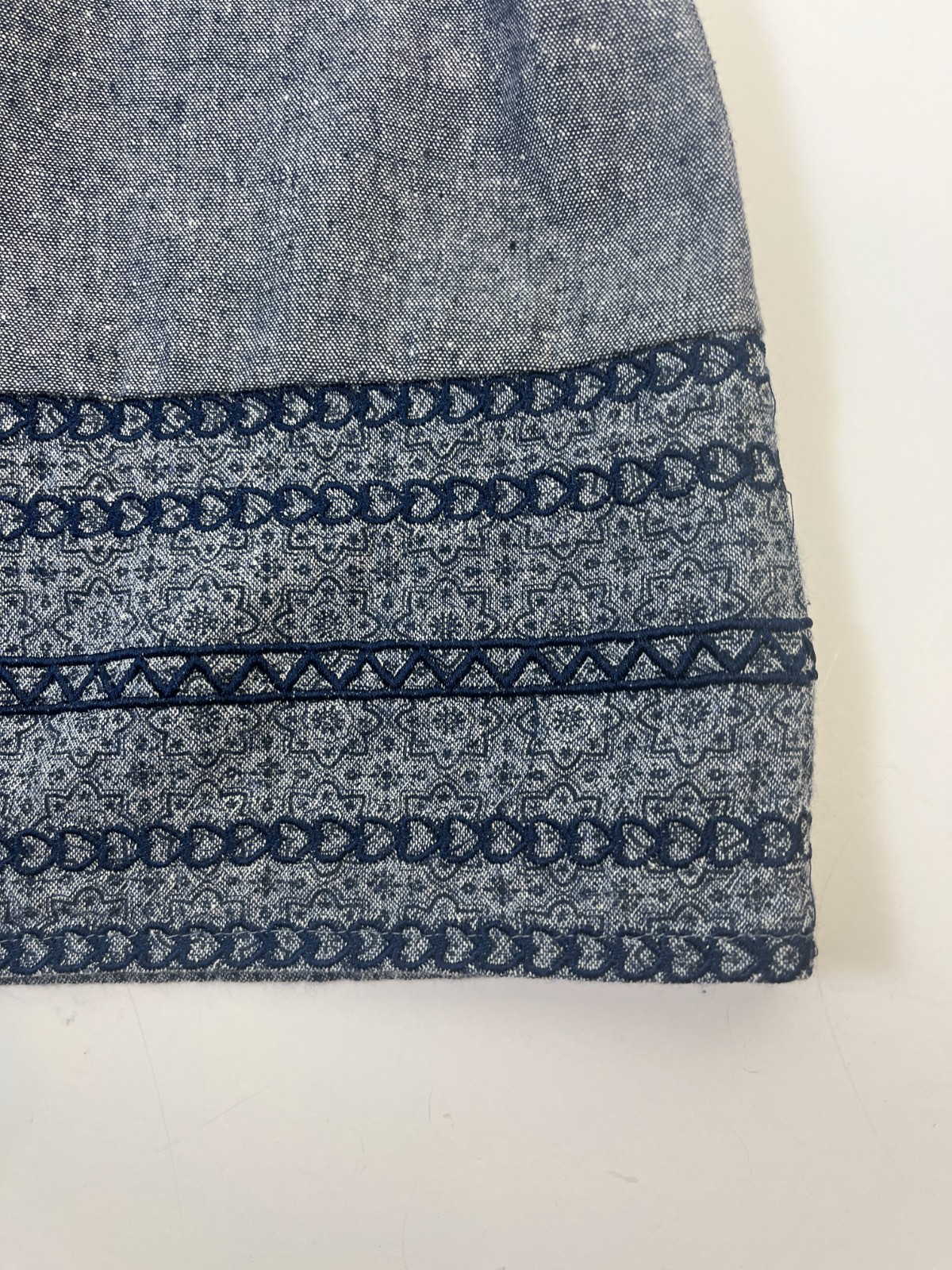 Doe and Rae Sleeveless Cotton Linen Dress with embroidered Hem Sz M Classy Denim