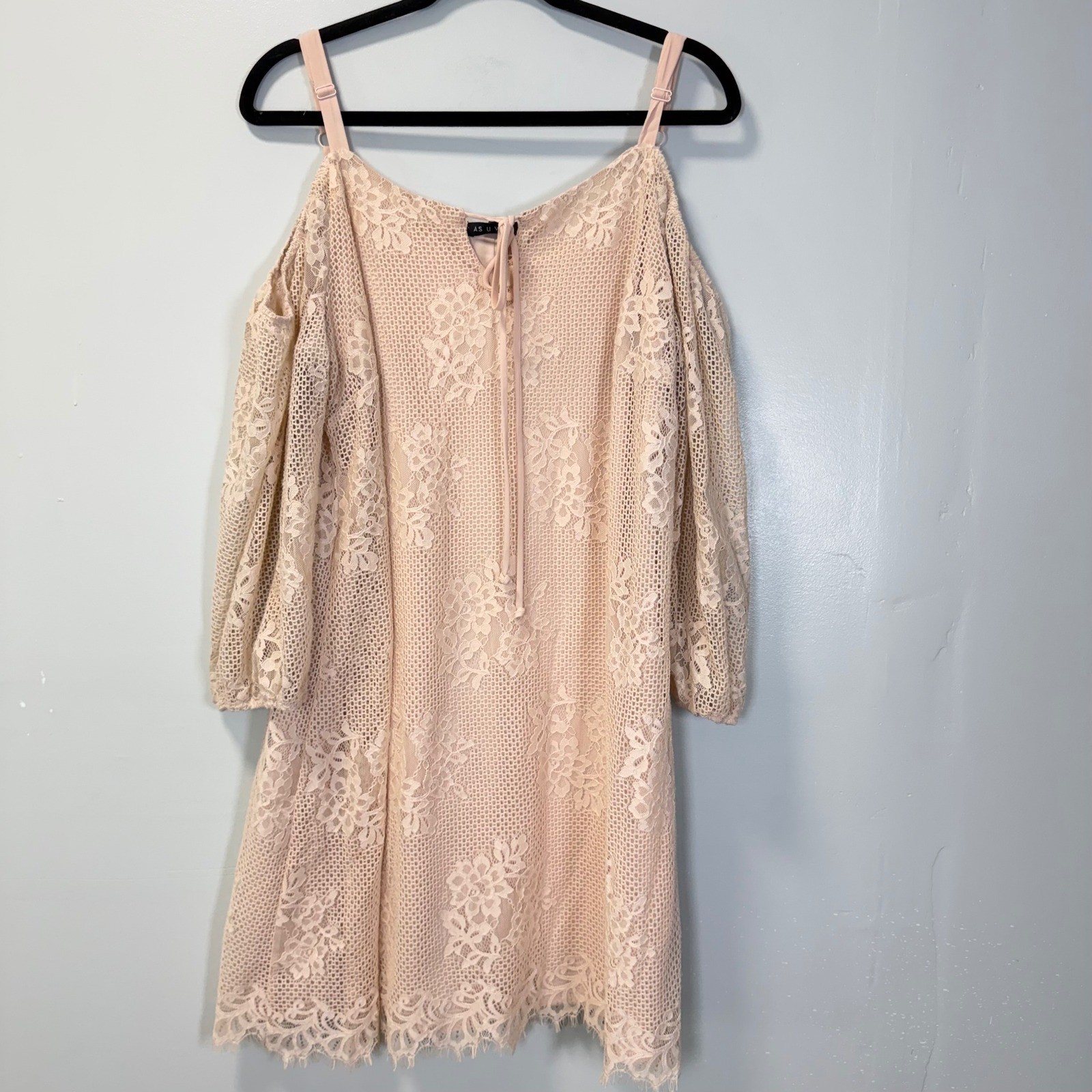 As U Wish Women 2X Beige Pink Lace Cold Shoulder Feminine Romantic Mini Dress