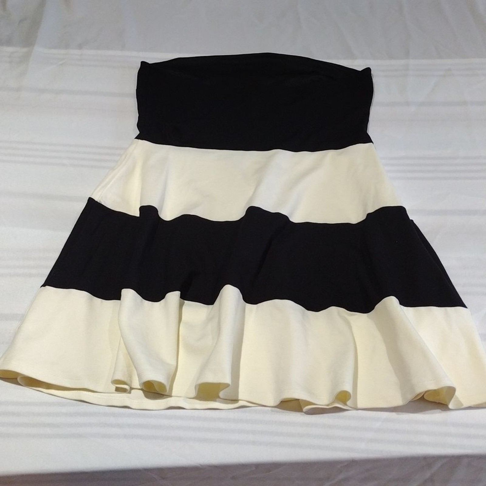 Love CULTURE LARGE STRAPLES BLACK & EGG SHELL COLOR DRESS NWOT