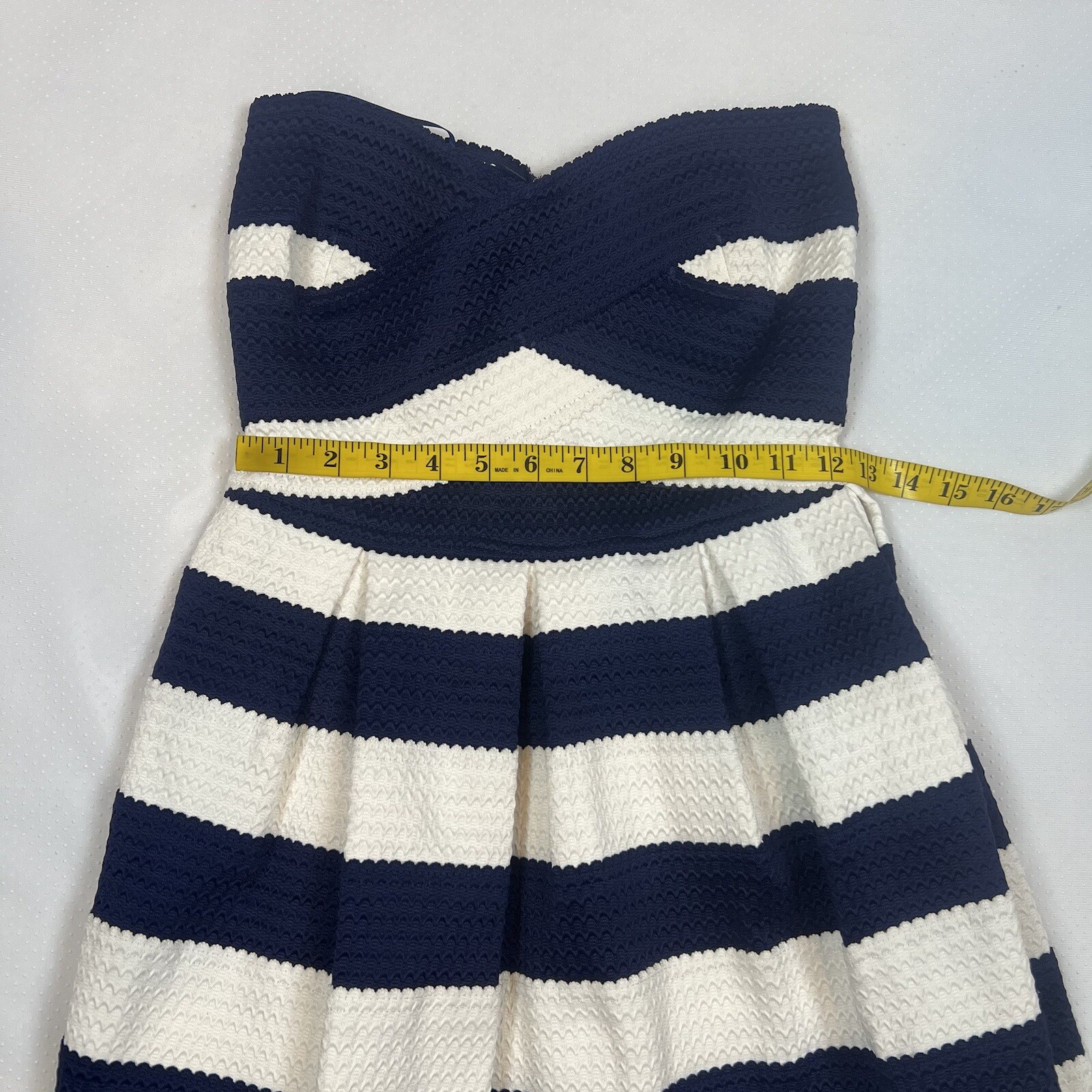 BCBG MaxAzria Women’s Size S Strapless Mini Bandeau Bandage Dress Blue White