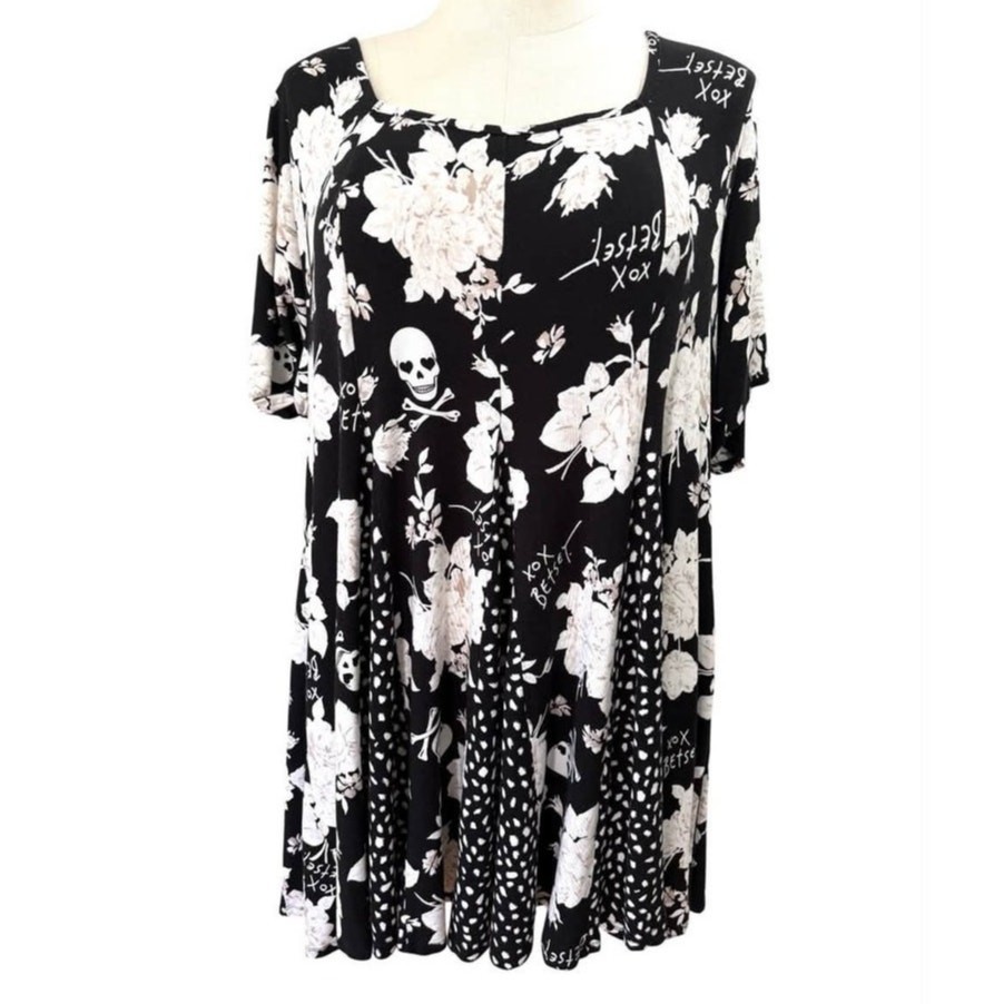Torrid 4 (4X 26) Betsey Johnson Tattoo Skull Roses Super Soft Mini Skater Dress