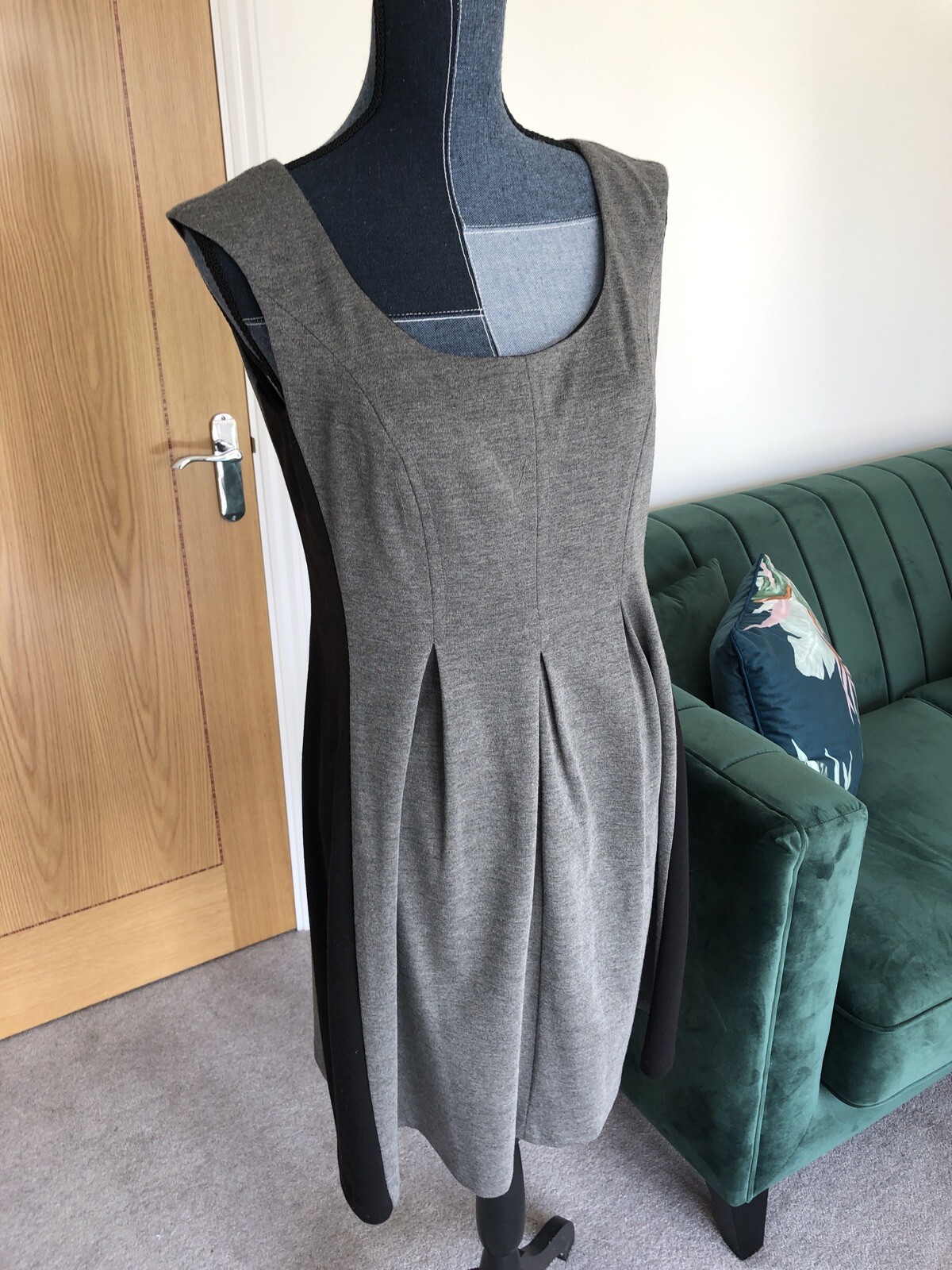 R M Richards Grey & Black Sleeveless Dress Size UK10 US6