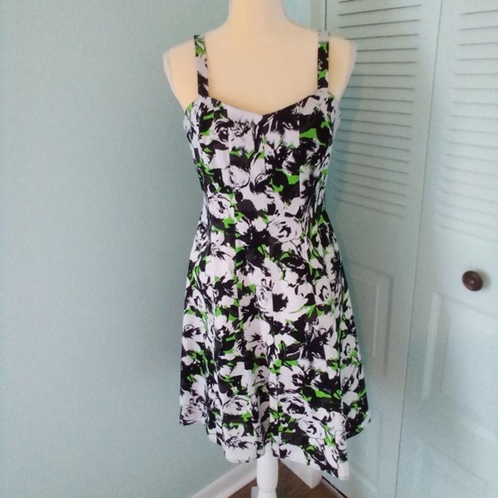 MADISON LEIGH B&W Abstract Flower Strappy Dress, Size 10, 97% Cotton, 3% Spandex