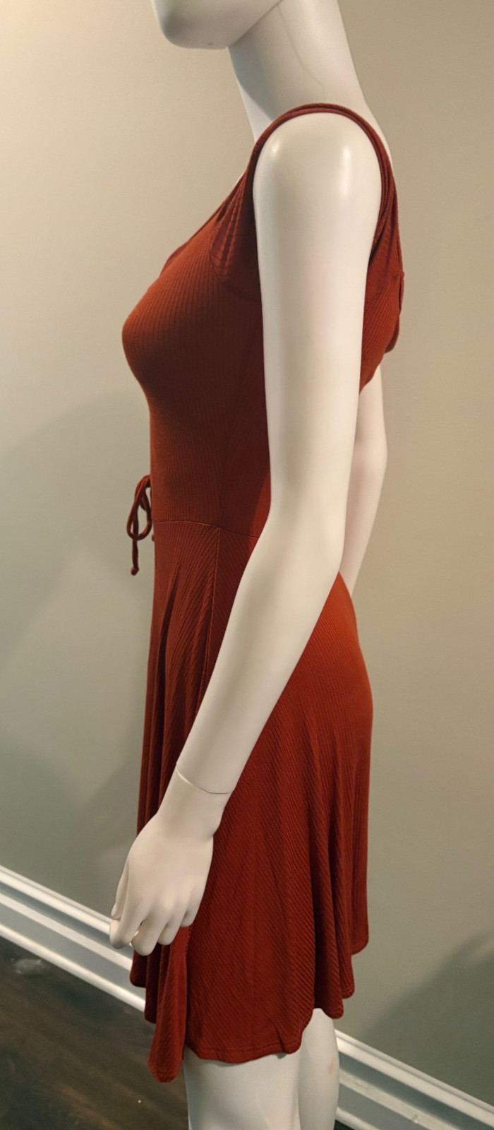 Rolla Costa Dress Sleeveless Stretchy Size S Rust Orange New Wrinkle Resistant