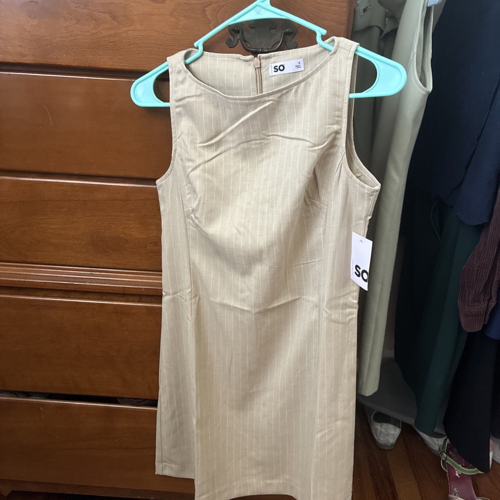 Juniors’ SO® Sleeveless Shift Dress 303 Jade