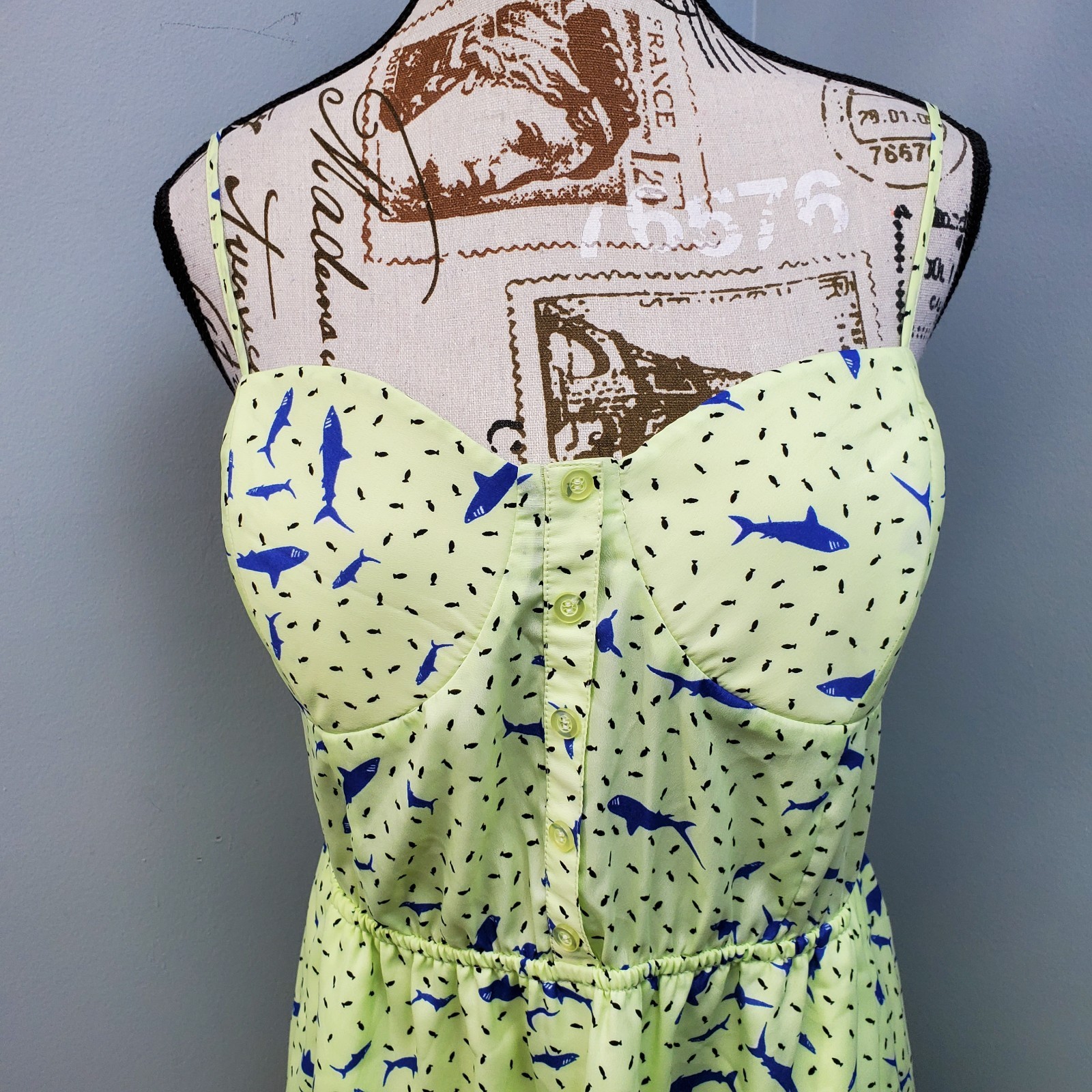BCBGeneration Dress Womens L Multi Shark Print Sleeveless Smocked Button Front