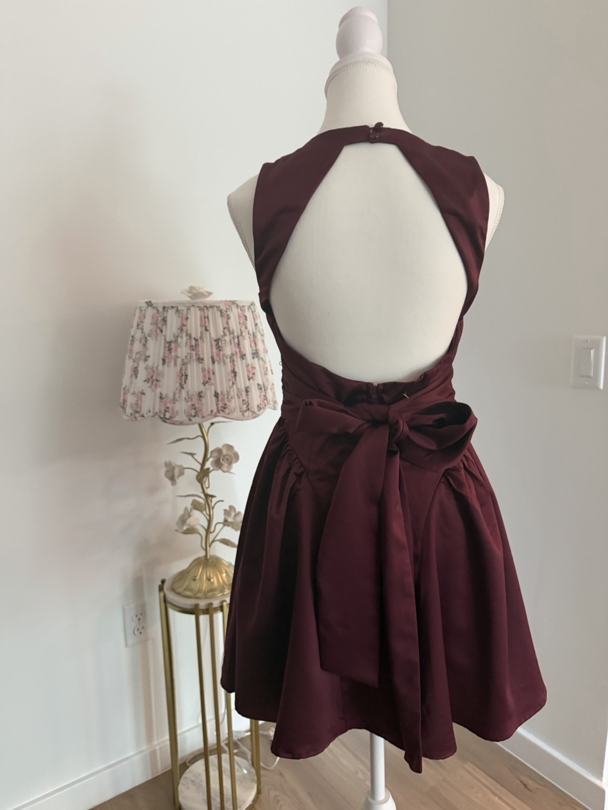 francesca’s Burgundy Solid Satin Mini Dress Square Neck Open Back Bow Zip Size S