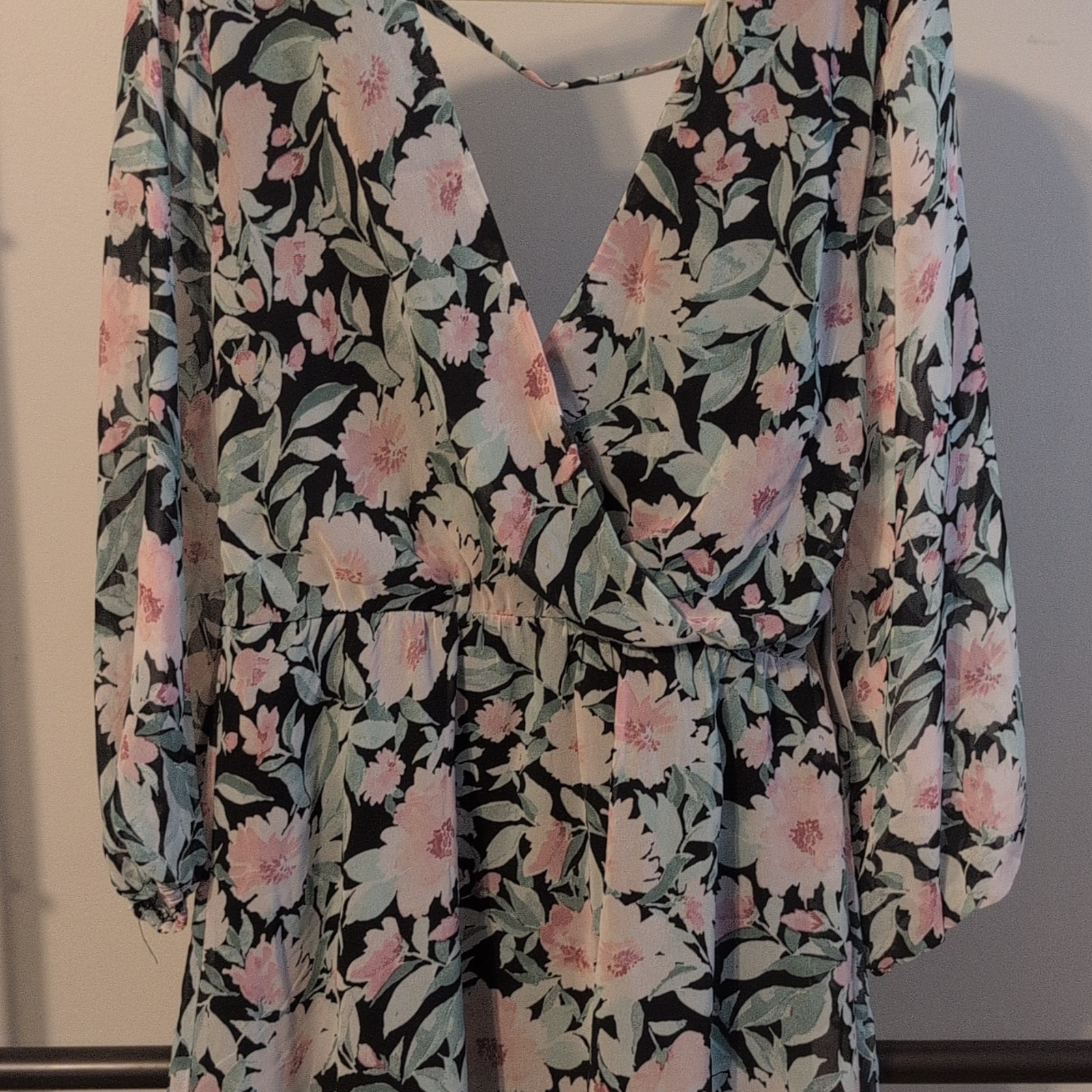 As U Wish Women’s XS Black Floral V-Neck Long Sleeve Tie Dress