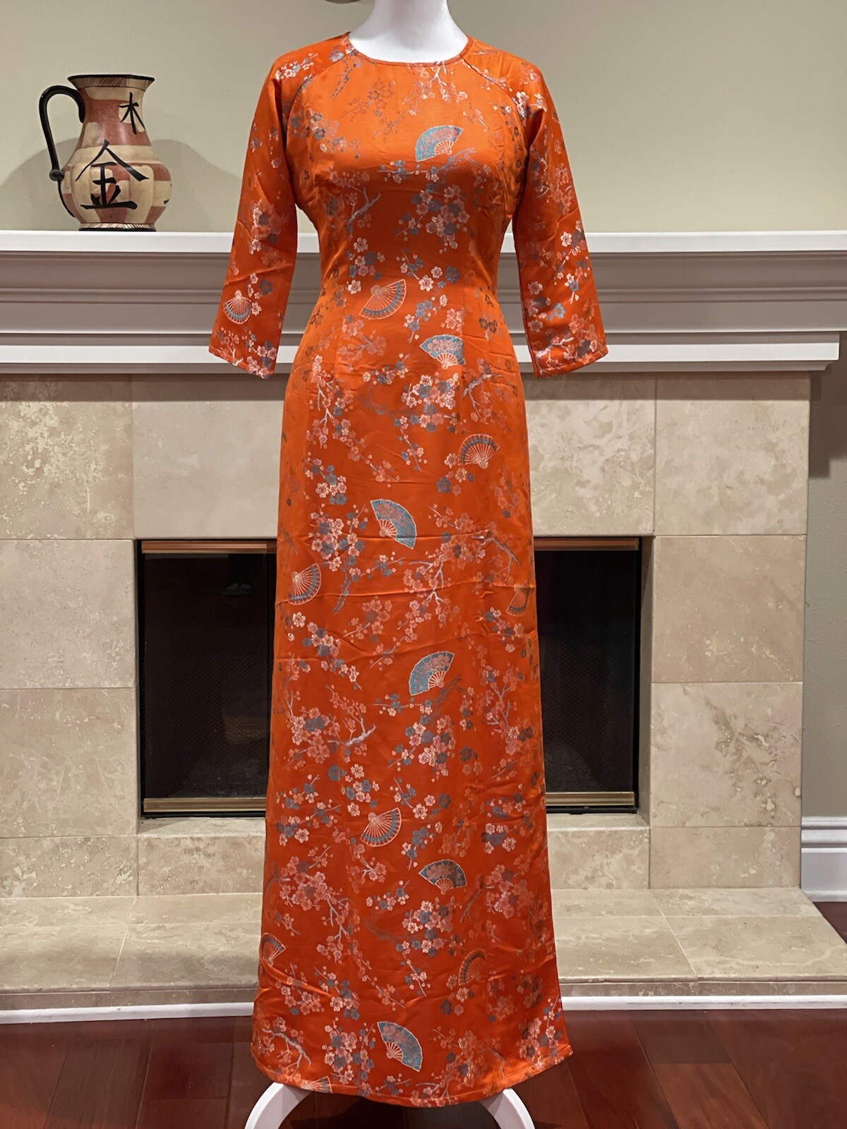 Ao Dai Vietnamese with Pants. Ao Dài Gấm Thái Tuấn Size M( B 34.5, W 23.5 Inches