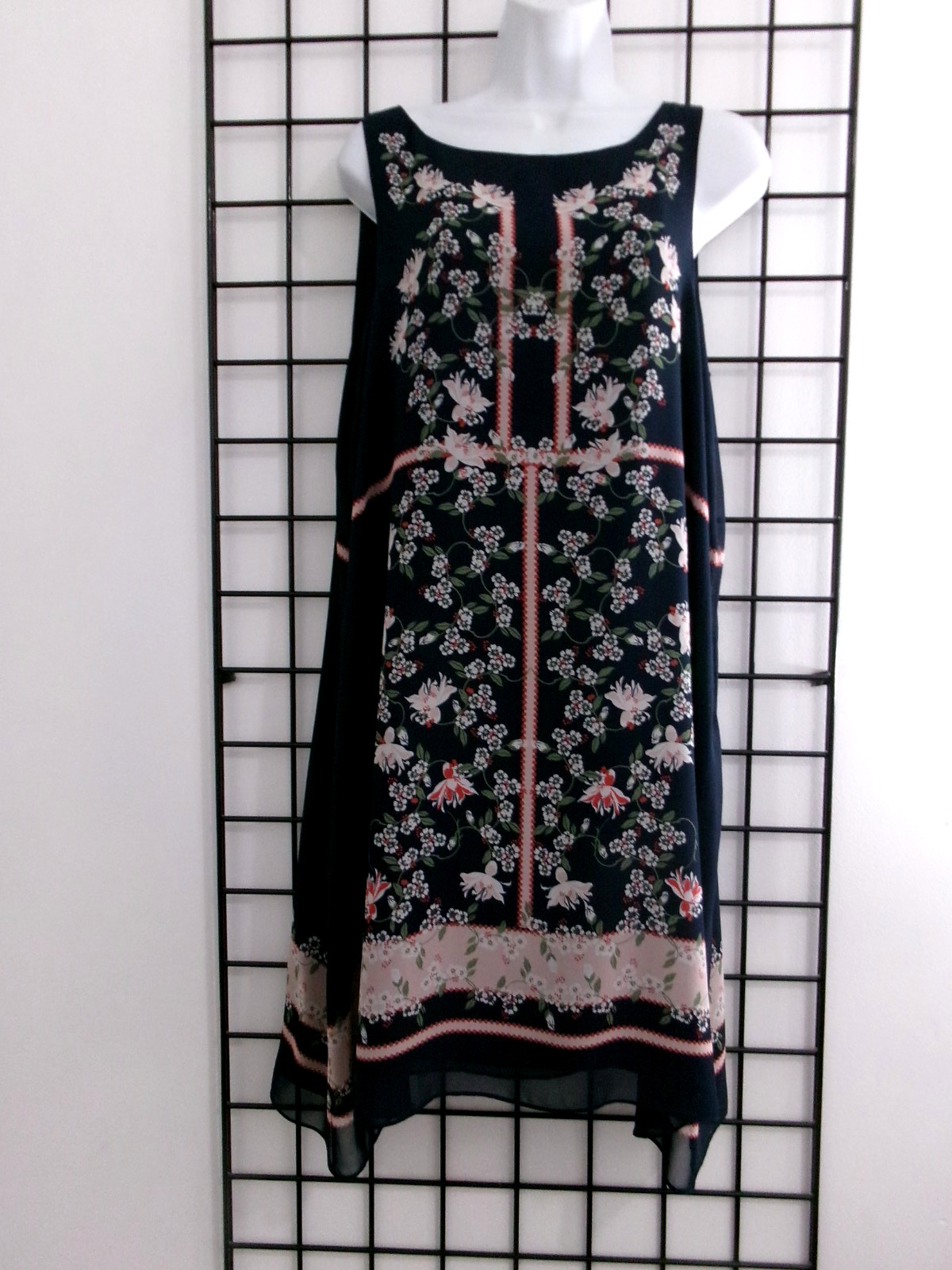 “NEW” MAX EDITION / ORG $128 🌸 LARGE==NAVY FLORAL / LONGER AT SIDES DRESS