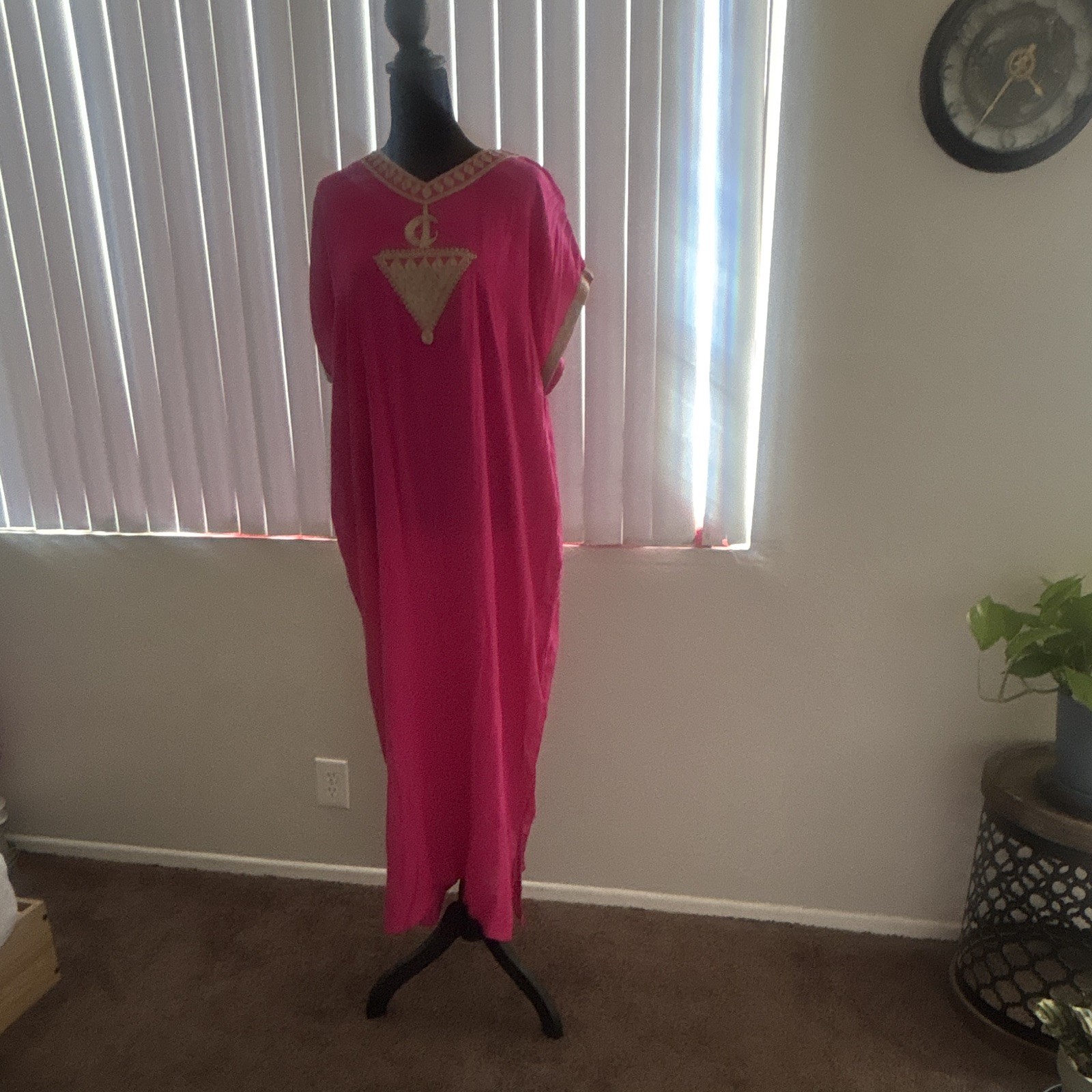 Women’s Pink Embroidered V-Neck Kaftan Maxi long short sleeve Muslim Gown