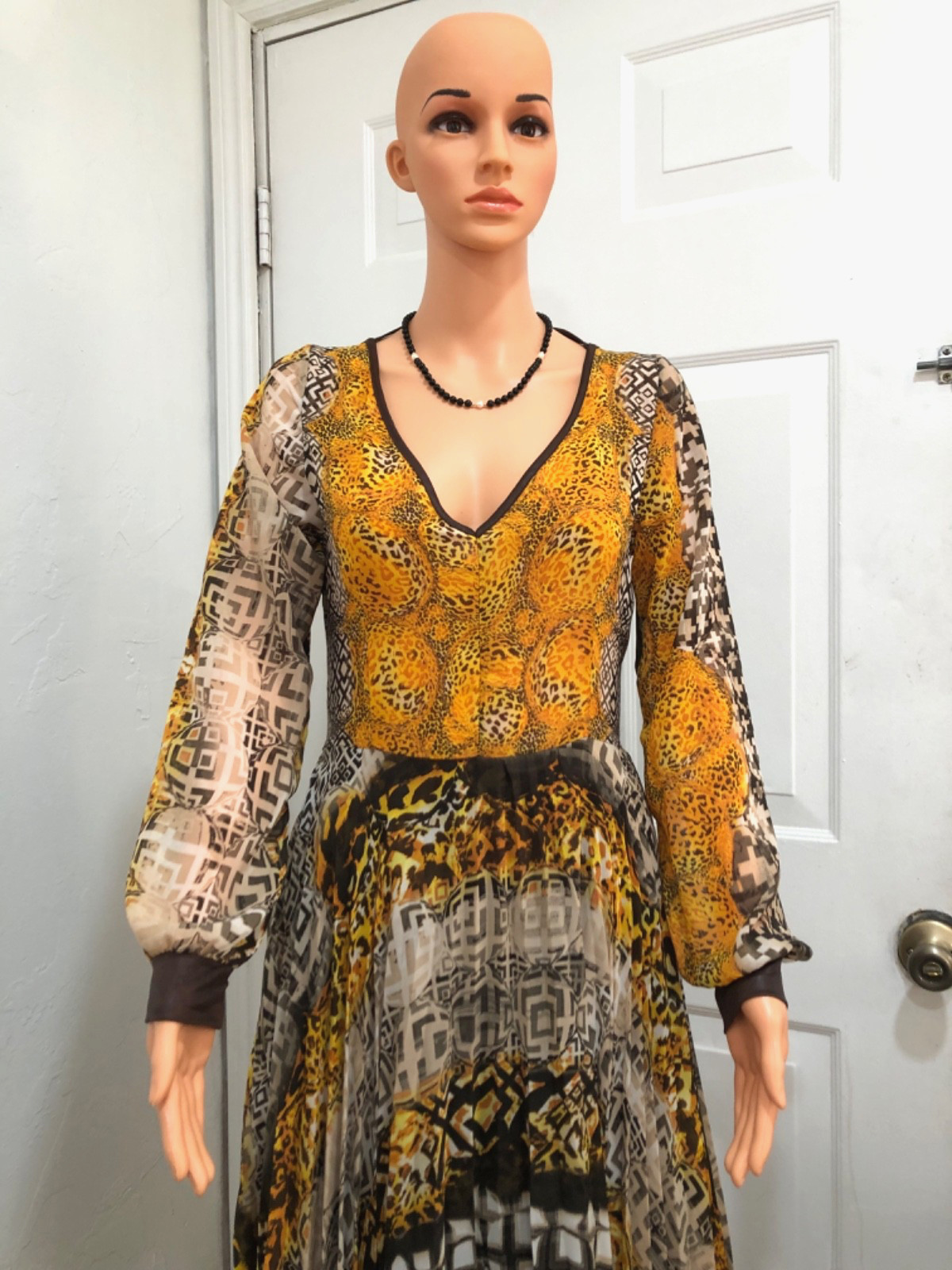 Beautiful FAVORI SILK DRESS Leopard & Geometrical print Sz. 8 USA.