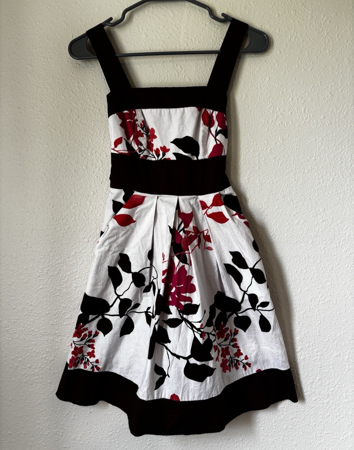 Speechless Sleeveless Strappy Floral Fit & Flare Knee Dress Bow Pleated 1