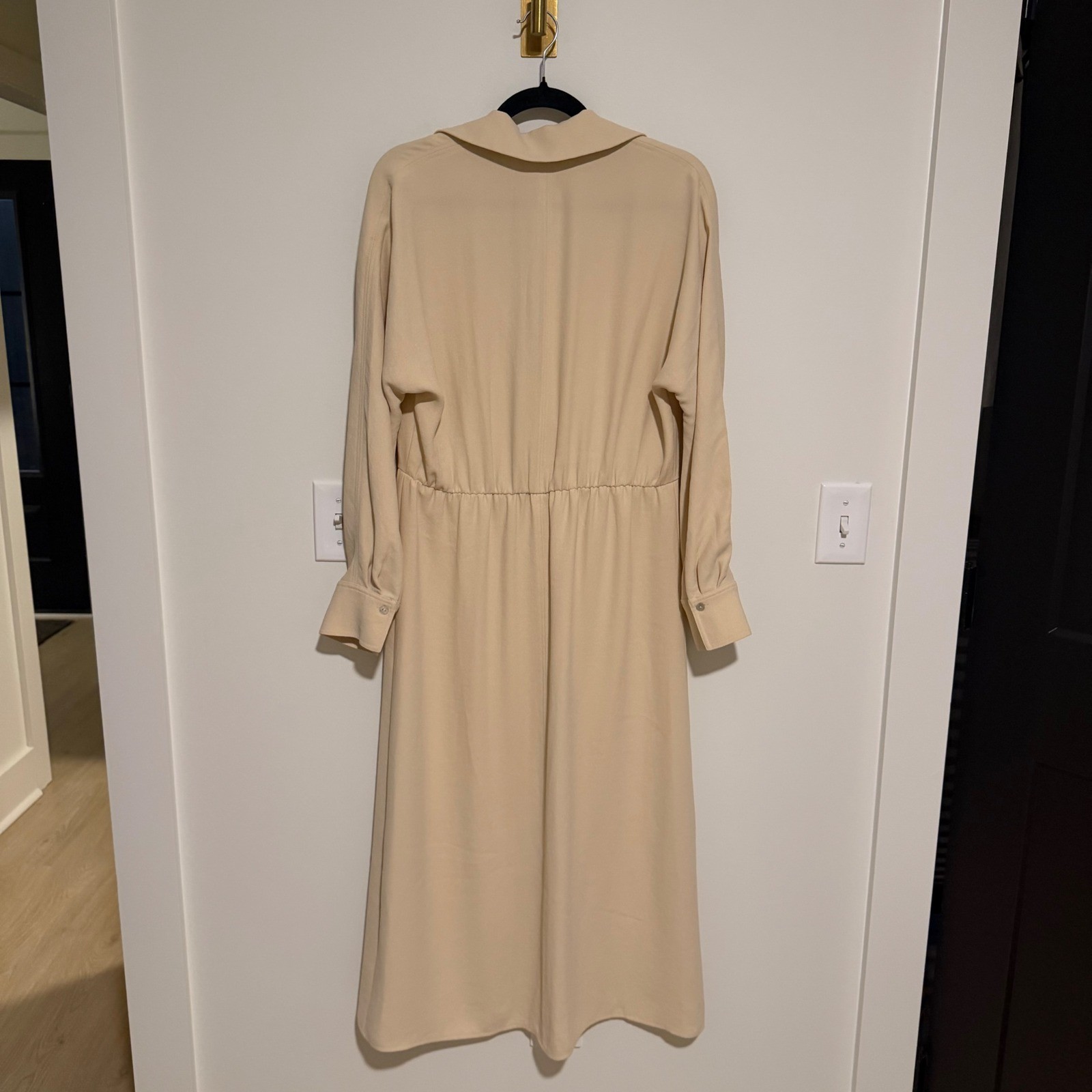 Vince Beige Long Sleeve Wrap Front Midi Dress Collared Elastic Waist Medium